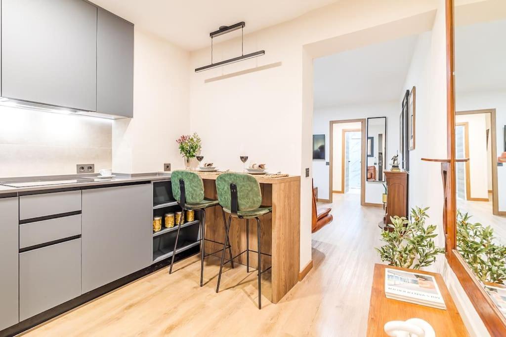 Apartamento Reformado Y Tranquilo Junto A Gran Via Madrid Luaran gambar