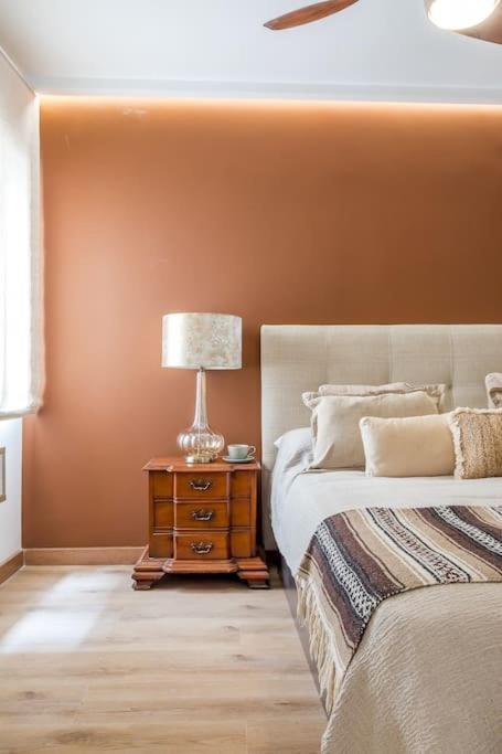 Apartamento Reformado Y Tranquilo Junto A Gran Via Madrid Luaran gambar